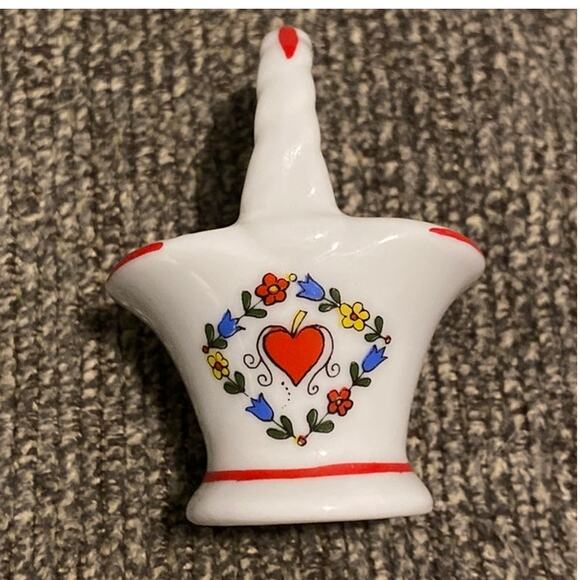 Reutter Porcelain Dollhouse Miniature Germany White Basket W/Handle Heart Floral - Picture 1 of 8